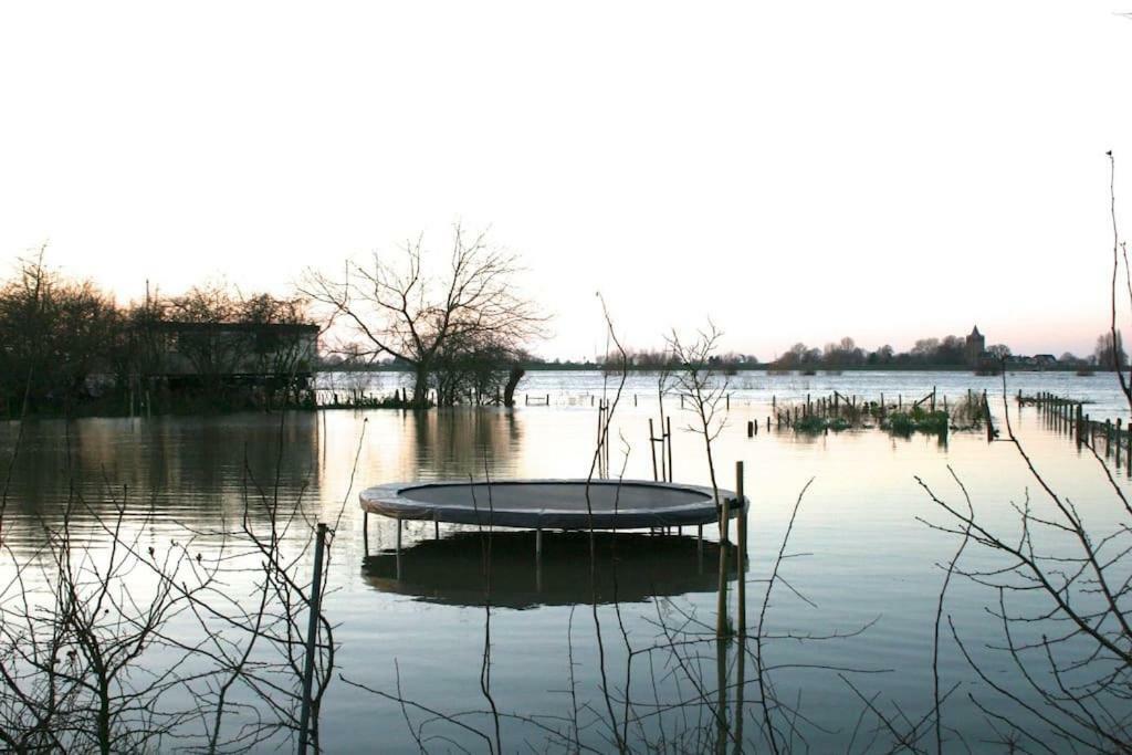 Unique Place On The River Waal Heerewaarden ภายนอก รูปภาพ